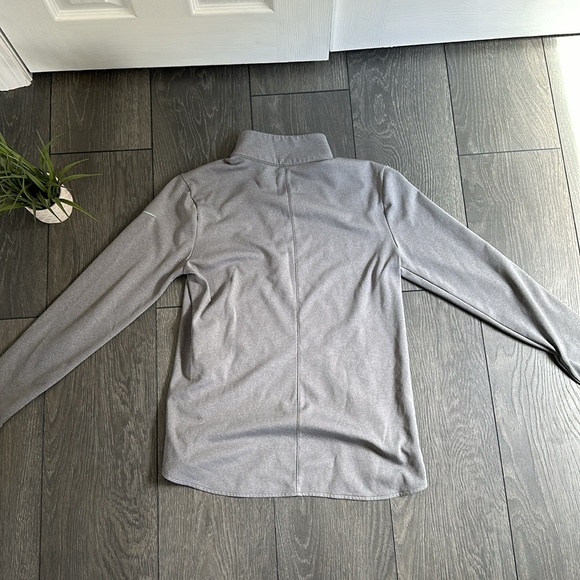 Woman’s Nike 1/4 zip up - Picture 5 of 5